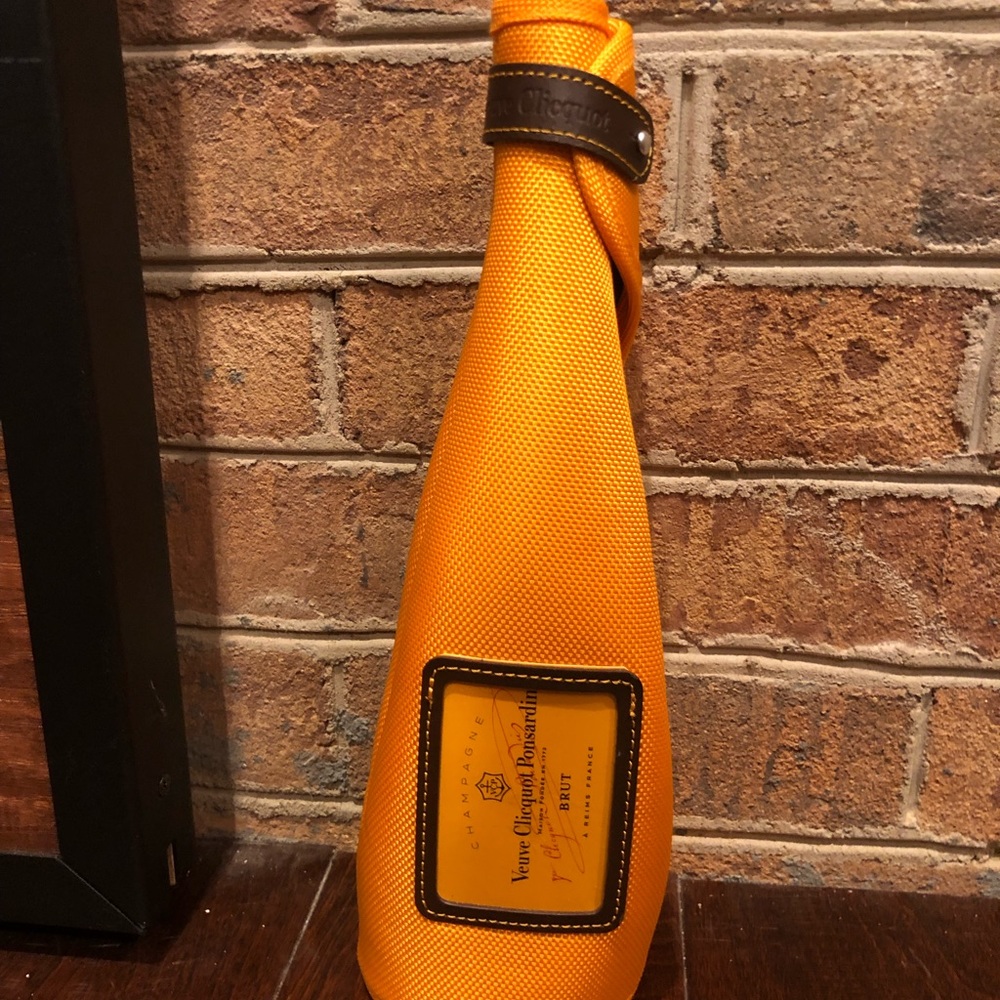 Veuve Clicquot Ice Jacket (26)